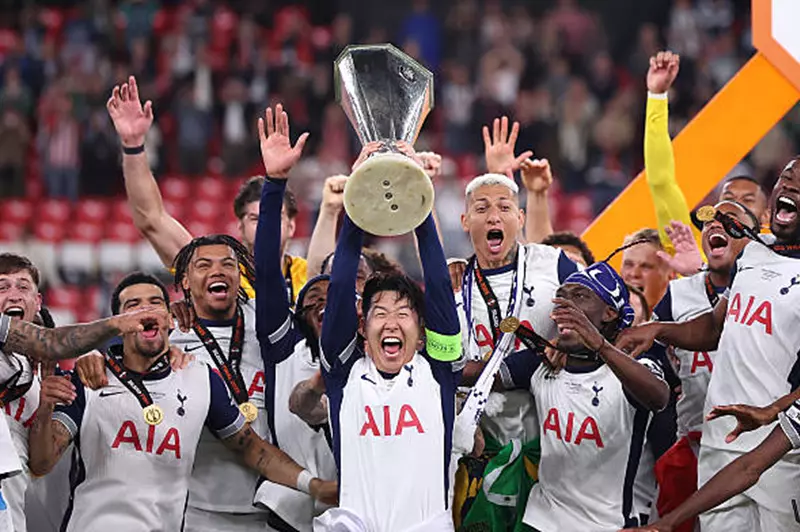 تأهل توتنهام يفتح الأبواب: ثلاثة أندية إنجليزية ضمنت مكانها في دوري أبطال أوروبا